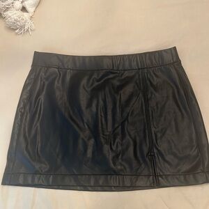 NWT American Eagle Outfitters Black Faux Leather Mini Skirt stretch large L